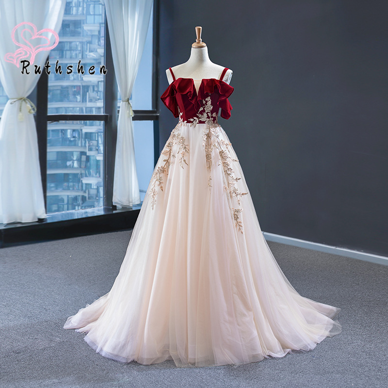 ชุดราตรียาวหรูหรา 2025 สปาเก็ต - Formal Gala Wear Women บทวิจารณ์และราคา